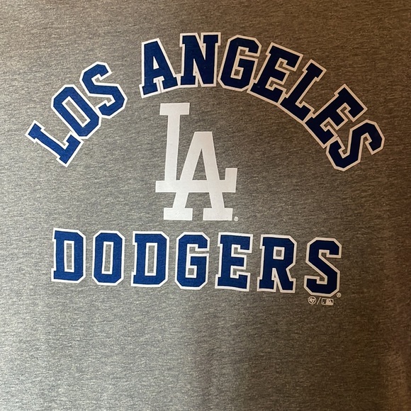 LA Dodgers Official MLB Tshirt - Picture 2 of 4